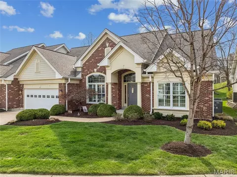 61 Picardy Hill Dr, Chesterfield, MO 63017