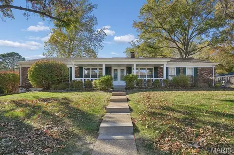 5523 Fireleaf Dr, Saint Louis, MO 63129