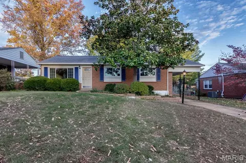 9932 Heatherton Dr, Saint Louis, MO 63123