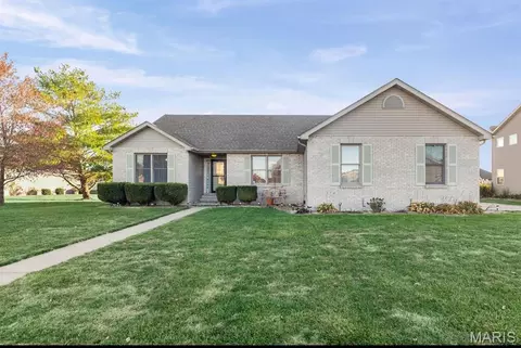 9640 Mallard Dr, Mascoutah, IL 62258
