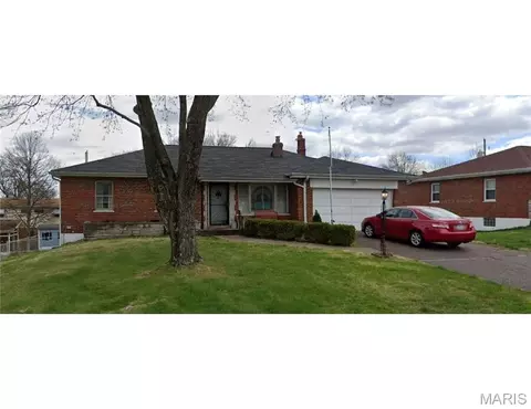 9720 Grantview Dr, Saint Louis, MO 63123