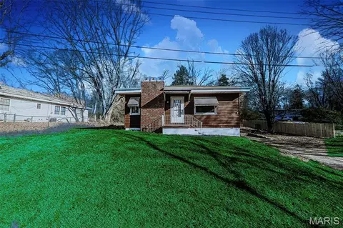 29 Hadfield Ln, Caseyville, IL 62232