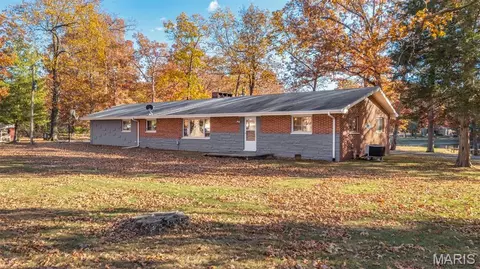 20267 Tall Timber Rd, Staunton, IL 62088