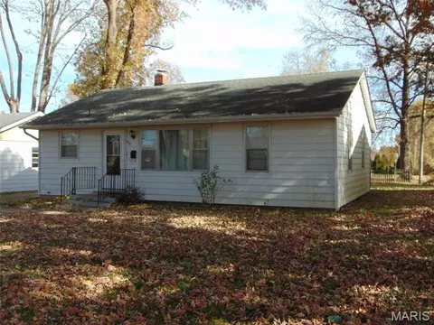 936 N 22nd St, Murphysboro, IL 62966