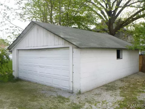 120 N Sycamore St, Centralia, IL 62801 photo 2