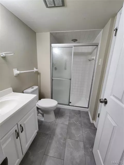 Bath - 12586 Chardin Pl #4, Sappington, MO 63128 photo 2 of 2
