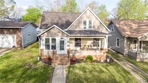 323 S 6th St, Vandalia, IL 62471