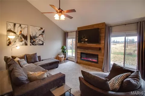 38 Katie Lynn Ct, Glen Carbon, IL 62034