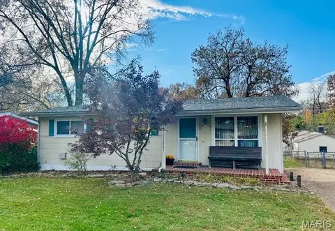 10526 Meath Dr, Saint Louis, MO 63123