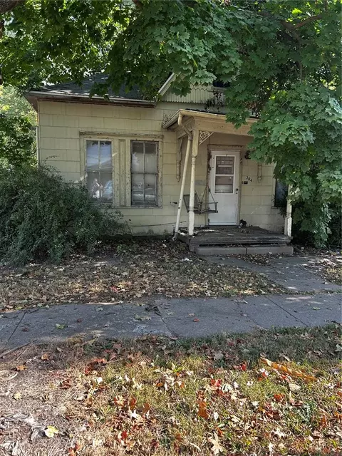 304 N Spruce St, Nokomis, IL 62075