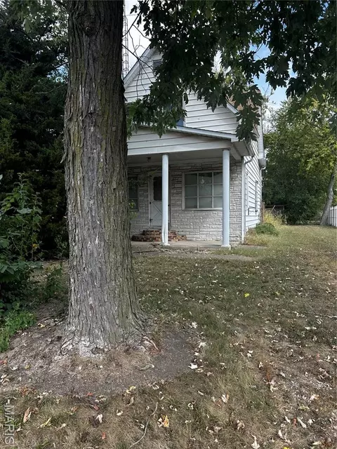 318 N Cedar St, Nokomis, IL 62075