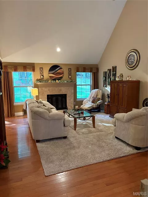 Living - 209 Epple Fricke Dr, Hermann, MO 65041 photo 2 of 2