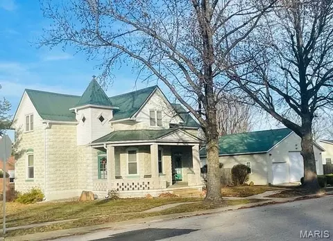 111 W Madison Ave, Owensville, MO 65066