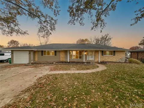 5457 Mild Dr, Oakville, MO 63129