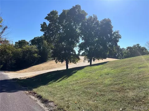 12 Autumn Ridge Dr, Elsberry, MO 63343