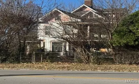 2006 N Douglas Ave, Springfield, MO 65803