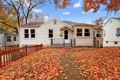 7046 Roslyn Dr, Saint Louis, MO 63136