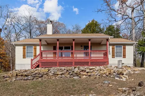 793 Village Green Dr, Marthasville, MO 63357