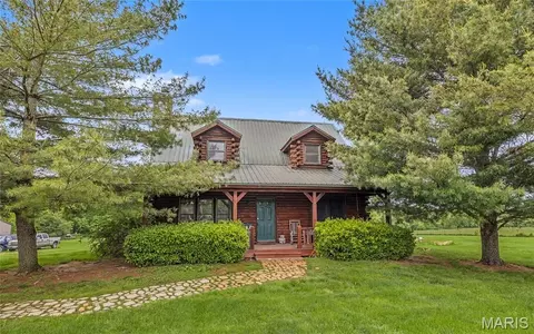 8140 Old Jackson Rd, Farmington, MO 63640