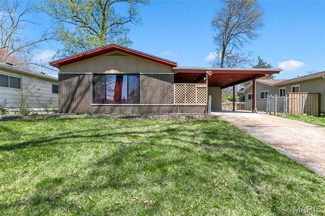 10421 Fourwinds Ct, Saint Louis, MO 63114