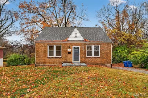 33 S Schlueter Ave, Saint Louis, MO 63135