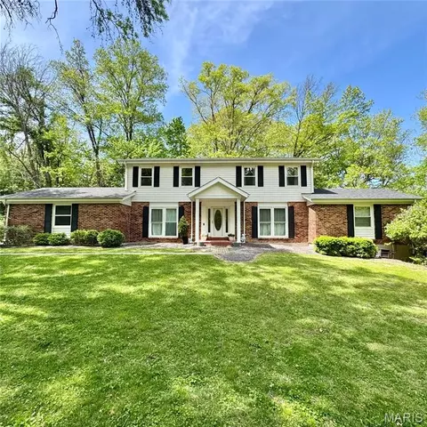 135 Greentrails Dr S, Chesterfield, MO 63017