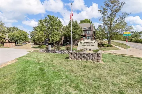 5162 Hollow Wood Ct #D, Saint Louis, MO 63128
