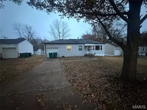 1124 Bakewell Dr, Saint Louis, MO 63137