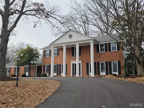 849 Bluespring Ln, Frontenac, MO 63131