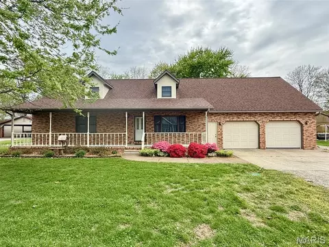 654 S 7th St, Breese, IL 62230