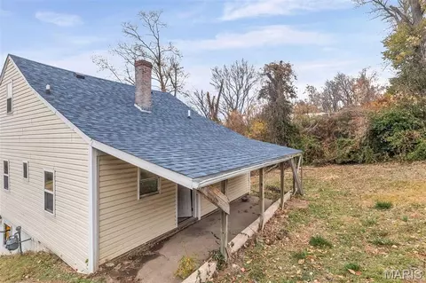 774 Cedar St, Chester, IL 62233
