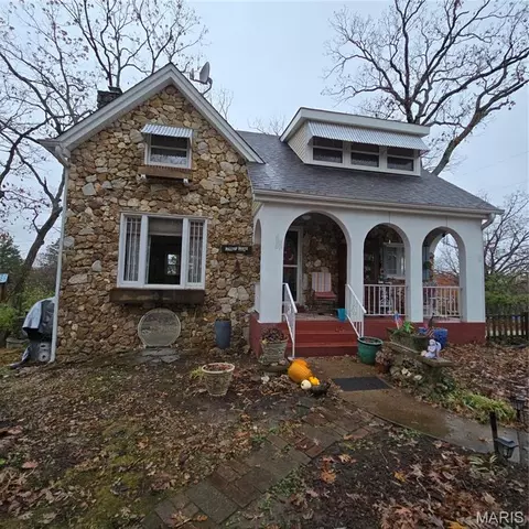 1833 Opeechee Beach Rd, Pacific, MO 63069