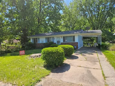 1920 Crown Point Dr, Saint Louis, MO 63136