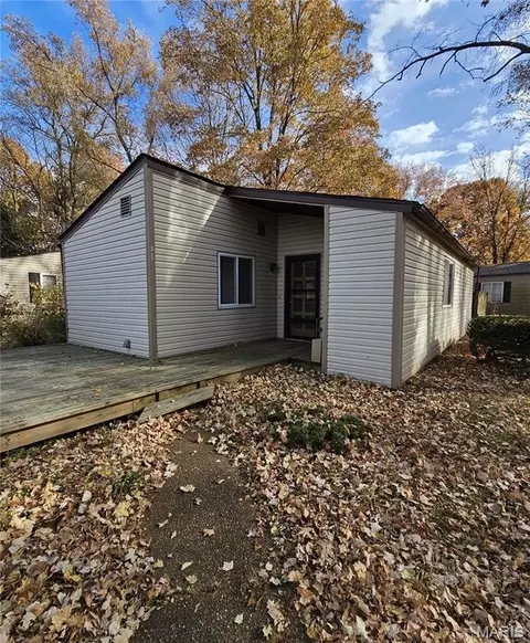 35 Lilac St, Glen Carbon, IL 62034