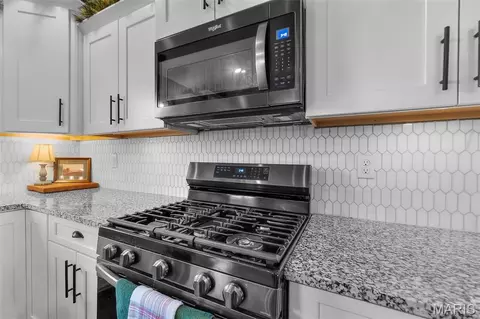 Kitchen - 2864 Clear Spring Pl, Jackson, MO 63755 photo 3 of 5