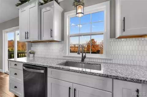 Kitchen - 2864 Clear Spring Pl, Jackson, MO 63755 photo 4 of 5