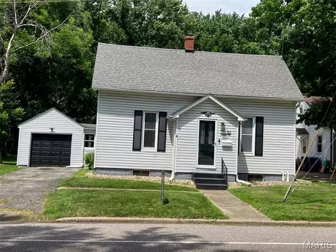 319 S Madison St, Trenton, IL 62293