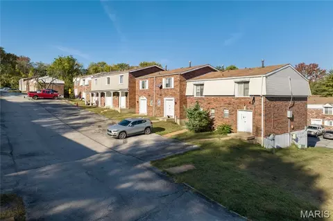 9192 Vanity Fair Dr, Saint Louis, MO 63136