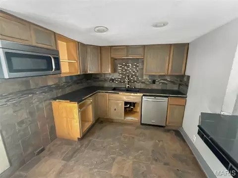 Kitchen - 1749 Sinnott Cir, Independence, MO 64050 photo 1 of 1