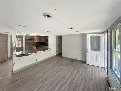 Living - 1749 Sinnott Cir, Independence, MO 64050 photo 2 of 3
