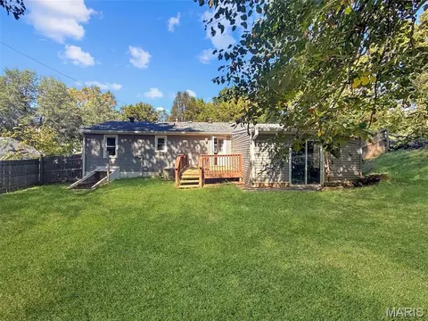 Exterior - 1749 Sinnott Cir, Independence, MO 64050 photo 2 of 2