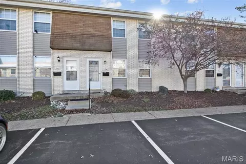 842 Wendevy Ct, Ballwin, MO 63011