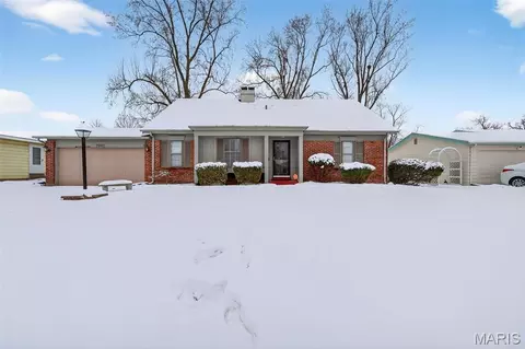 2042 Shoreham Dr, Florissant, MO 63033