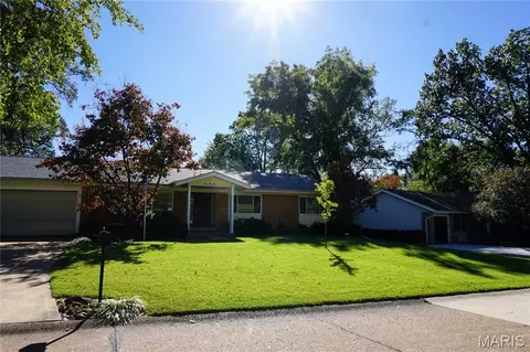 744 Bergerac Dr, Saint Louis, MO 63141