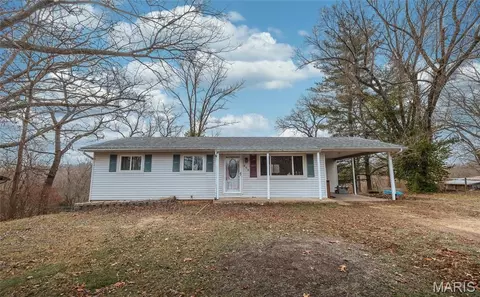 450 Hillcrest Dr, Bourbon, MO 65441