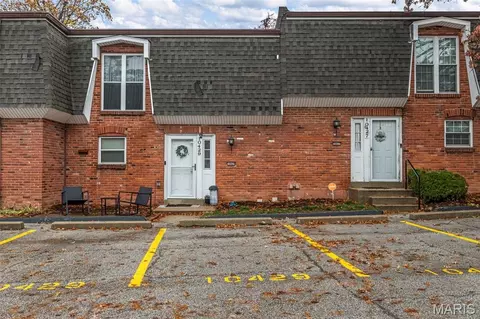 10429 Corbeil Dr #60, Saint Louis, MO 63146