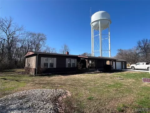 112 E 6th St, Staunton, IL 62088