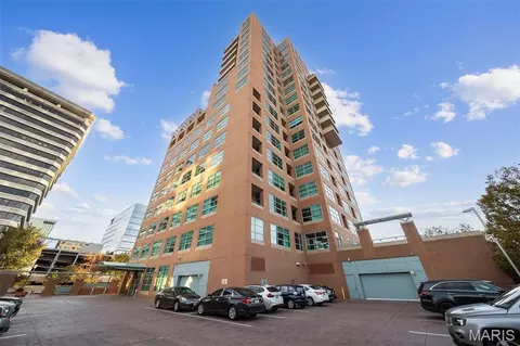 8025 Maryland Ave #4J, Clayton, MO 63105