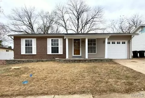 11623 Arroyo Dr, Florissant, MO 63033