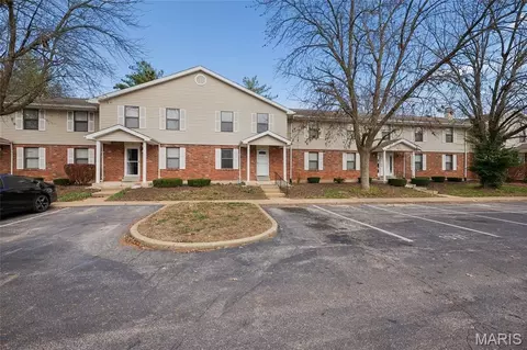 1911 Suns Up Ct, Florissant, MO 63031